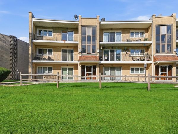 9510 S 86th Avenue , Unit 305, Hickory Hills, IL 60457