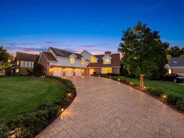 154 Saddle Brook Drive , Oak Brook, IL 60523