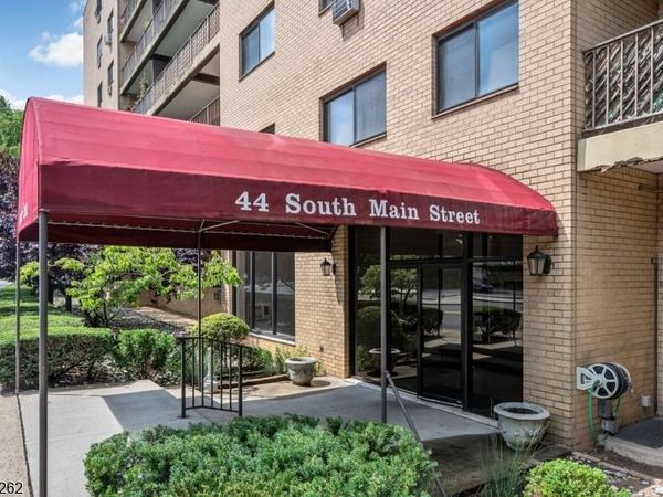 44 S Main St, Lodi, NJ 07644