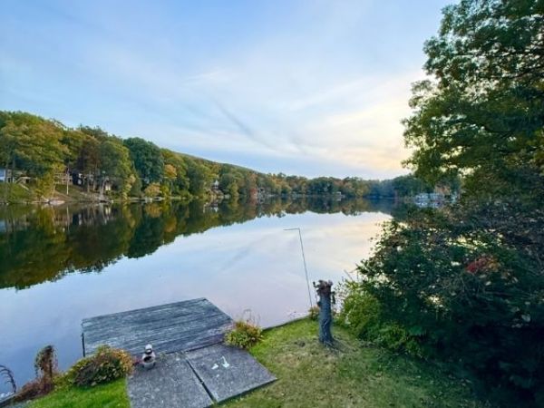 54 Horseshoe Dr, Jefferson, NJ 07438