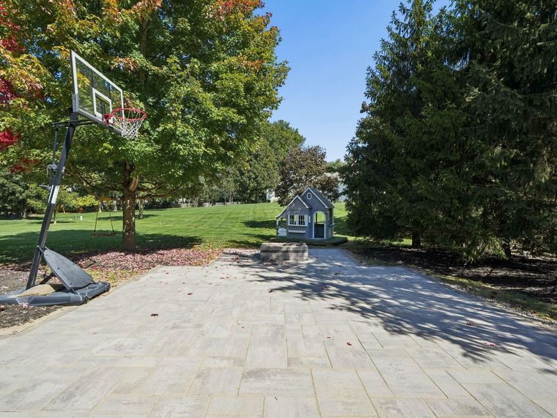 8240 Chateau Lane, Westerville, OH 43082 Photo 11