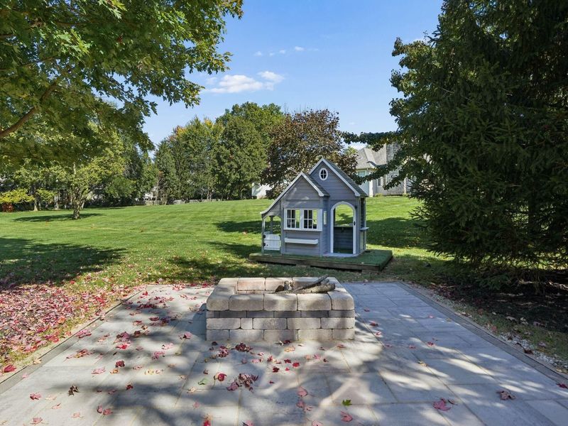 8240 Chateau Lane, Westerville, OH 43082 Photo 12