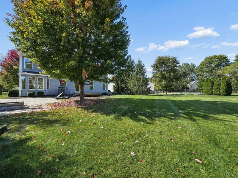 8240 Chateau Lane, Westerville, OH 43082 Photo 16