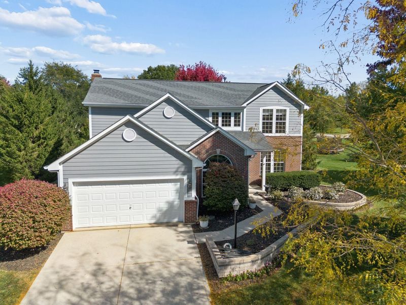 8240 Chateau Lane, Westerville, OH 43082 Photo 2