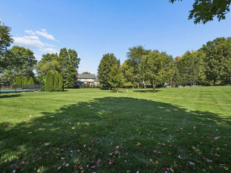 8240 Chateau Lane, Westerville, OH 43082 Photo 27