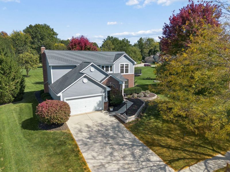 8240 Chateau Lane, Westerville, OH 43082 Photo 3