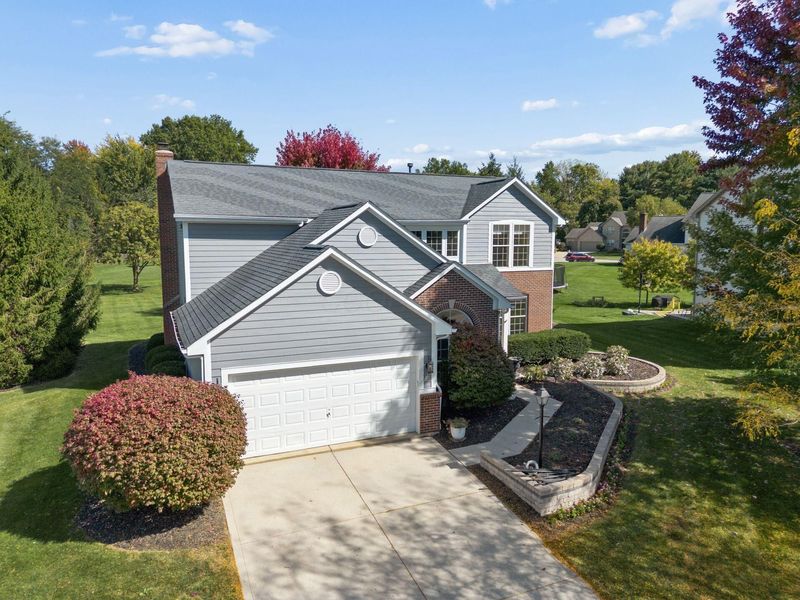 8240 Chateau Lane, Westerville, OH 43082 Photo 4