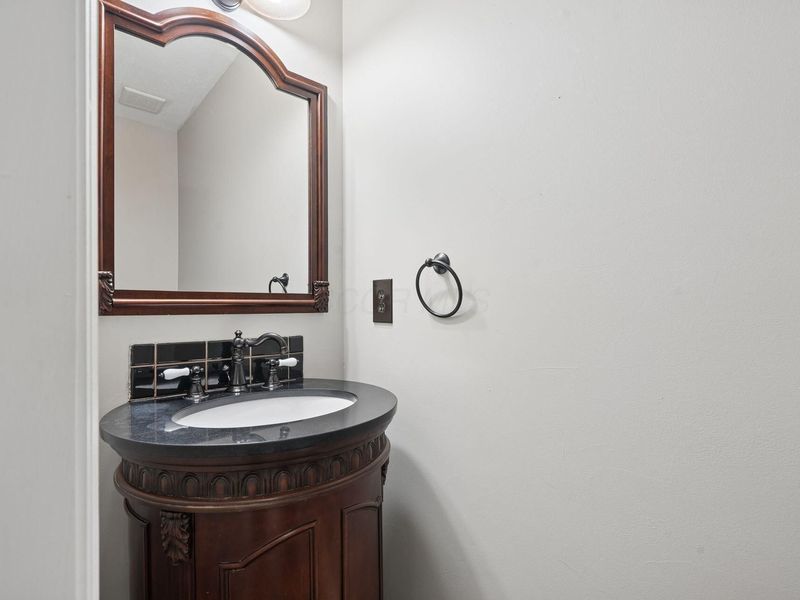 8240 Chateau Lane, Westerville, OH 43082 Photo 40