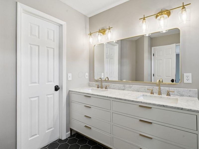 8240 Chateau Lane, Westerville, OH 43082 Photo 86