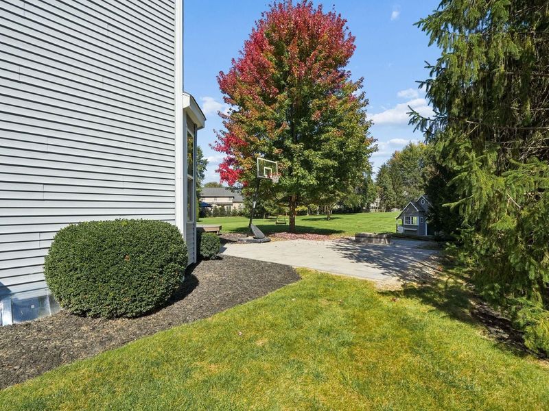8240 Chateau Lane, Westerville, OH 43082 Photo 9