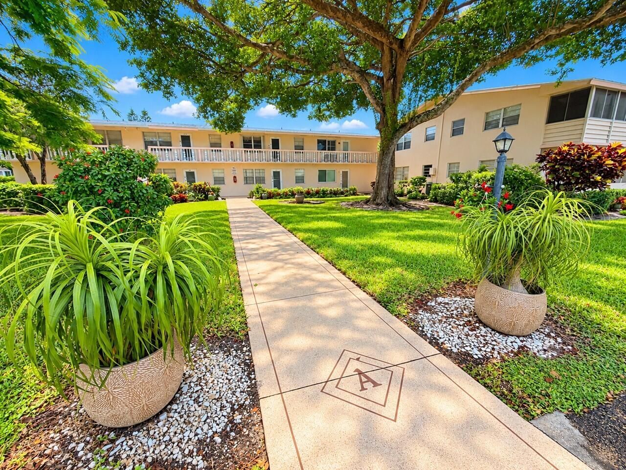 16 Sheffield A, Unit 16, West Palm Beach, FL 33417 Photo