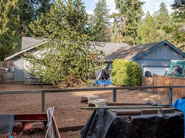 1706 Mills Rd , North Saanich, BC V8L 5S9