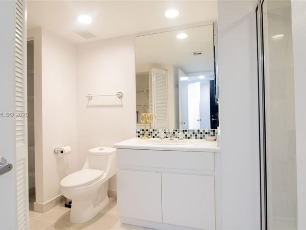 16425 Collins Ave , Unit 1215, Sunny Isles Beach, FL 33160