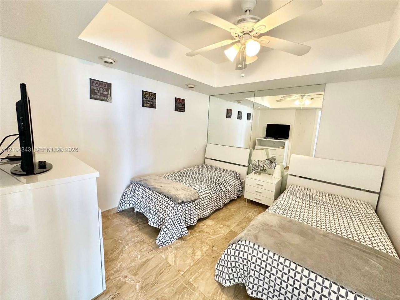 16425 Collins Ave , Unit 1215, Sunny Isles Beach, FL 33160 Photo