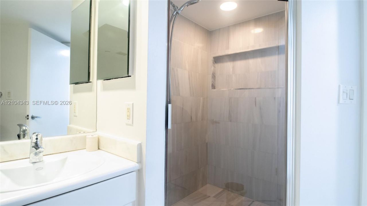 16425 Collins Ave , Unit 1215, Sunny Isles Beach, FL 33160 Photo