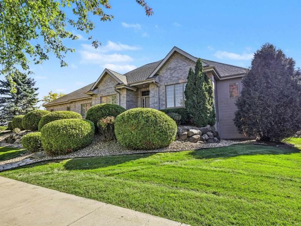 902 Winding Way, Middleton, WI 53562