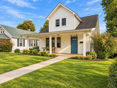 738 HIGHLAND AVE, WAYNESBORO, VA 22980