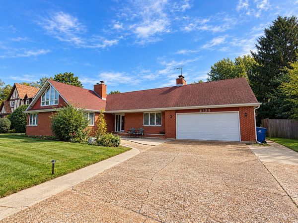 2323 N Sheridan Road , Waukegan, IL 60087