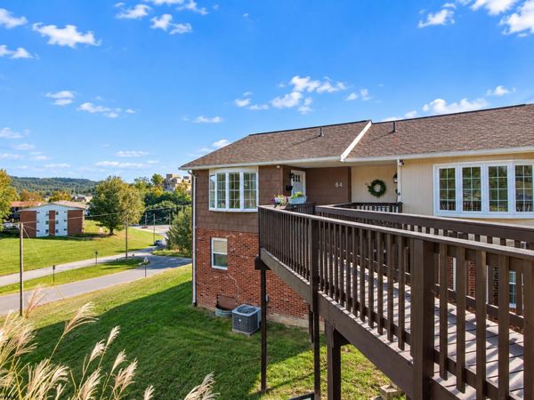 84 Pinewood Lane, Clarksburg, WV 26301