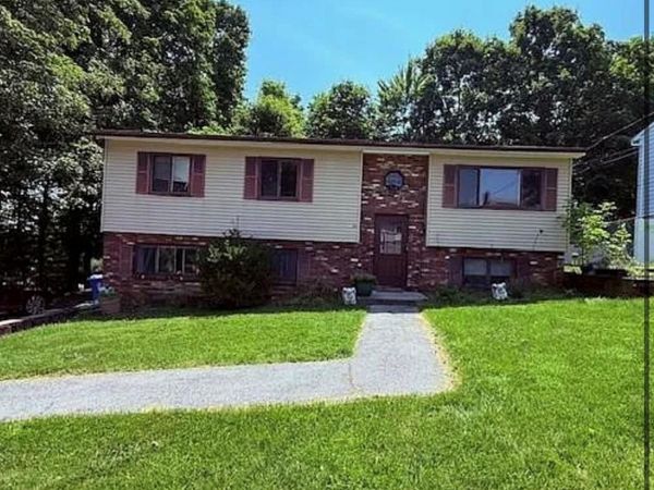 2 Mountain Ave , Middletown, NY 10940