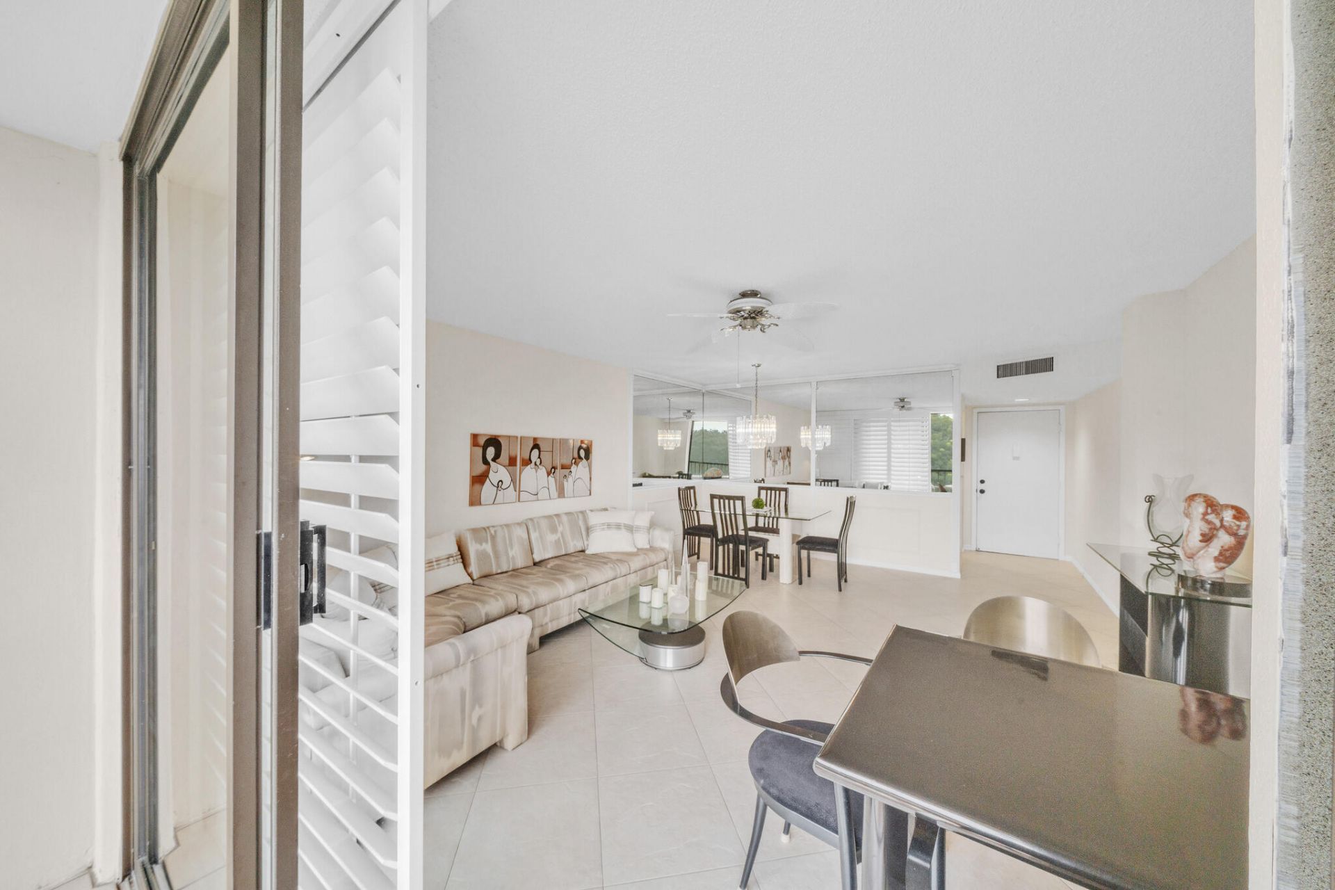 5280 Las Verdes Circle, Unit 320, Delray Beach, FL 33484 Photo