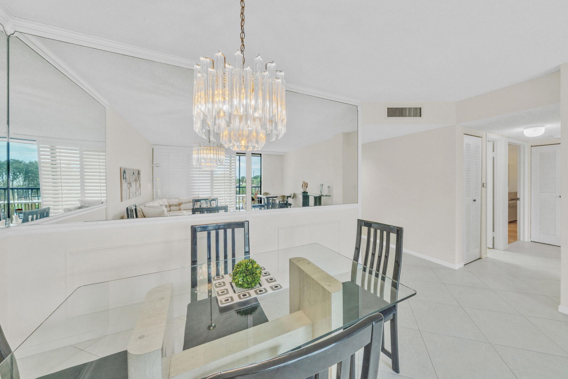 5280 Las Verdes Circle, Unit 320, Delray Beach, FL 33484 Photo