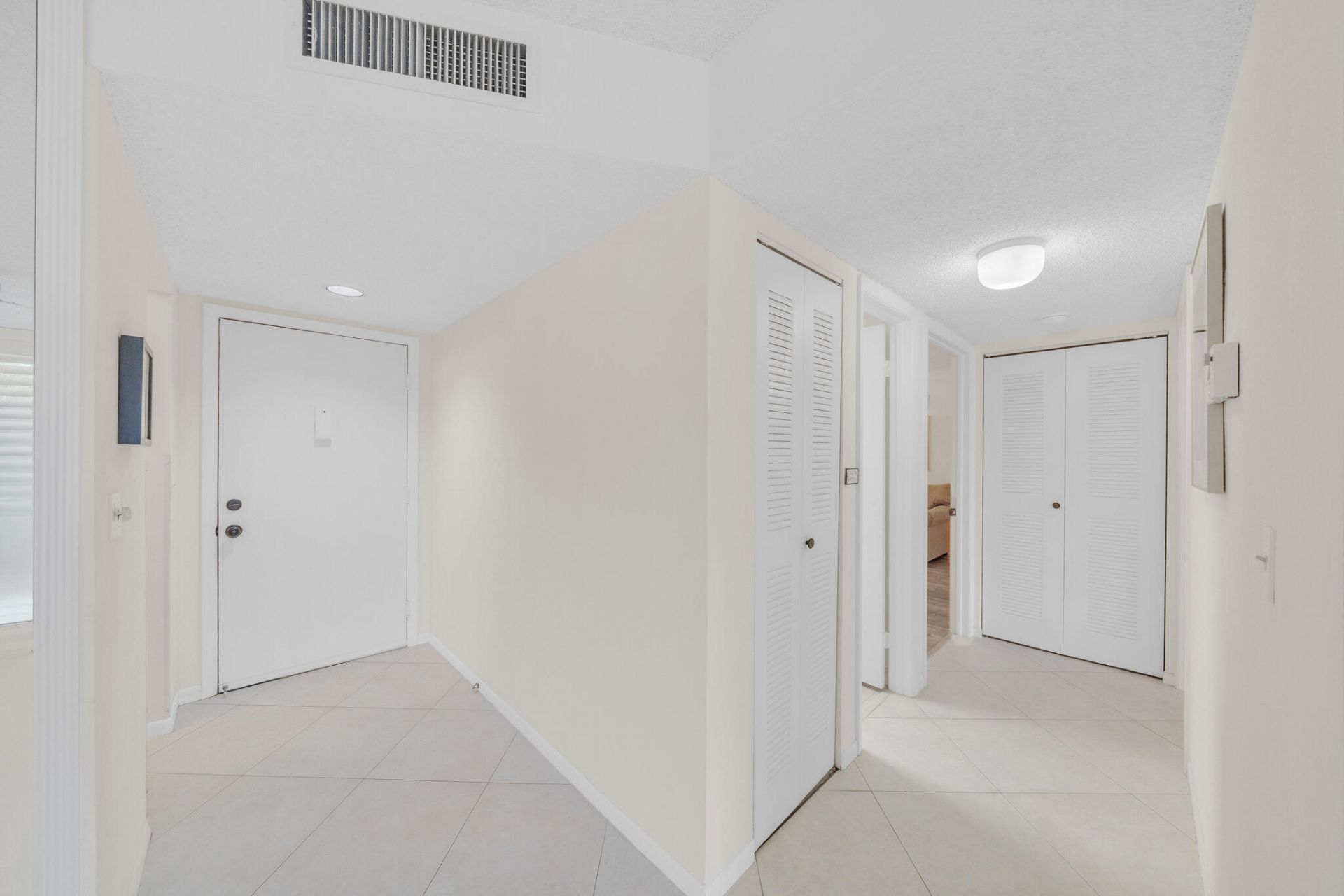 5280 Las Verdes Circle, Unit 320, Delray Beach, FL 33484 Photo