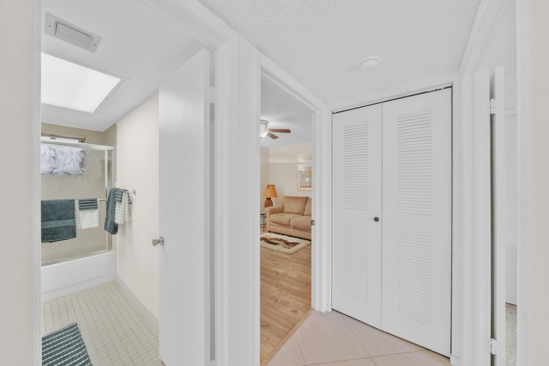 5280 Las Verdes Circle, Unit 320, Delray Beach, FL 33484 Photo