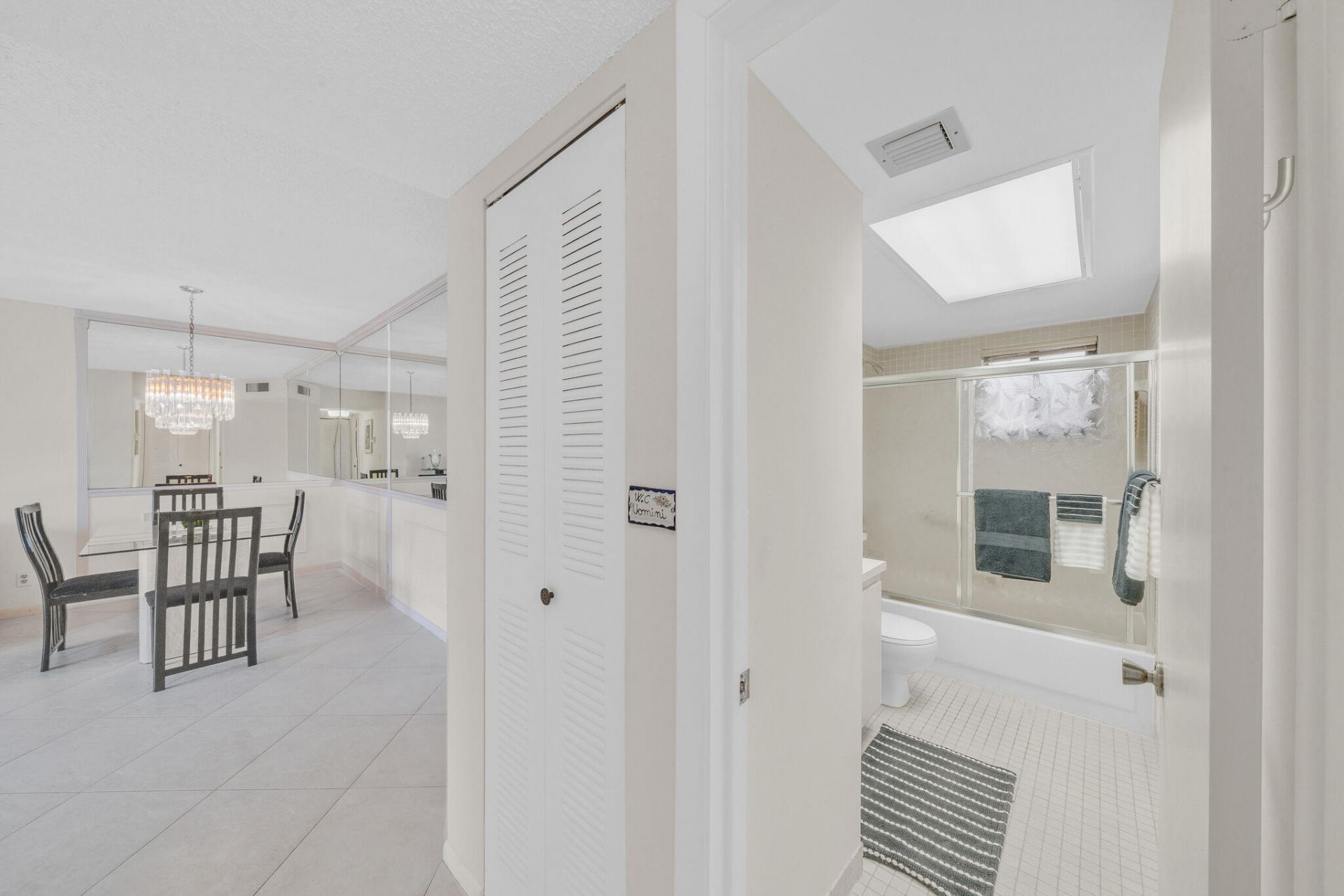 5280 Las Verdes Circle, Unit 320, Delray Beach, FL 33484 Photo