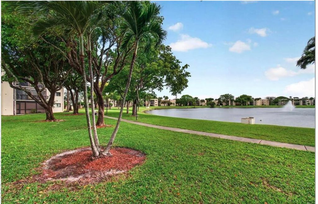 5280 Las Verdes Circle, Unit 320, Delray Beach, FL 33484 Photo