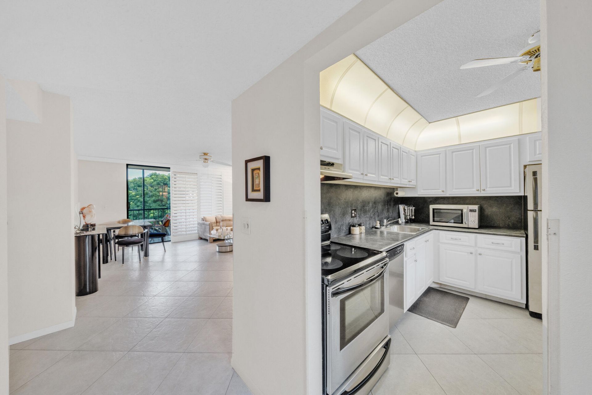 5280 Las Verdes Circle, Unit 320, Delray Beach, FL 33484 Photo