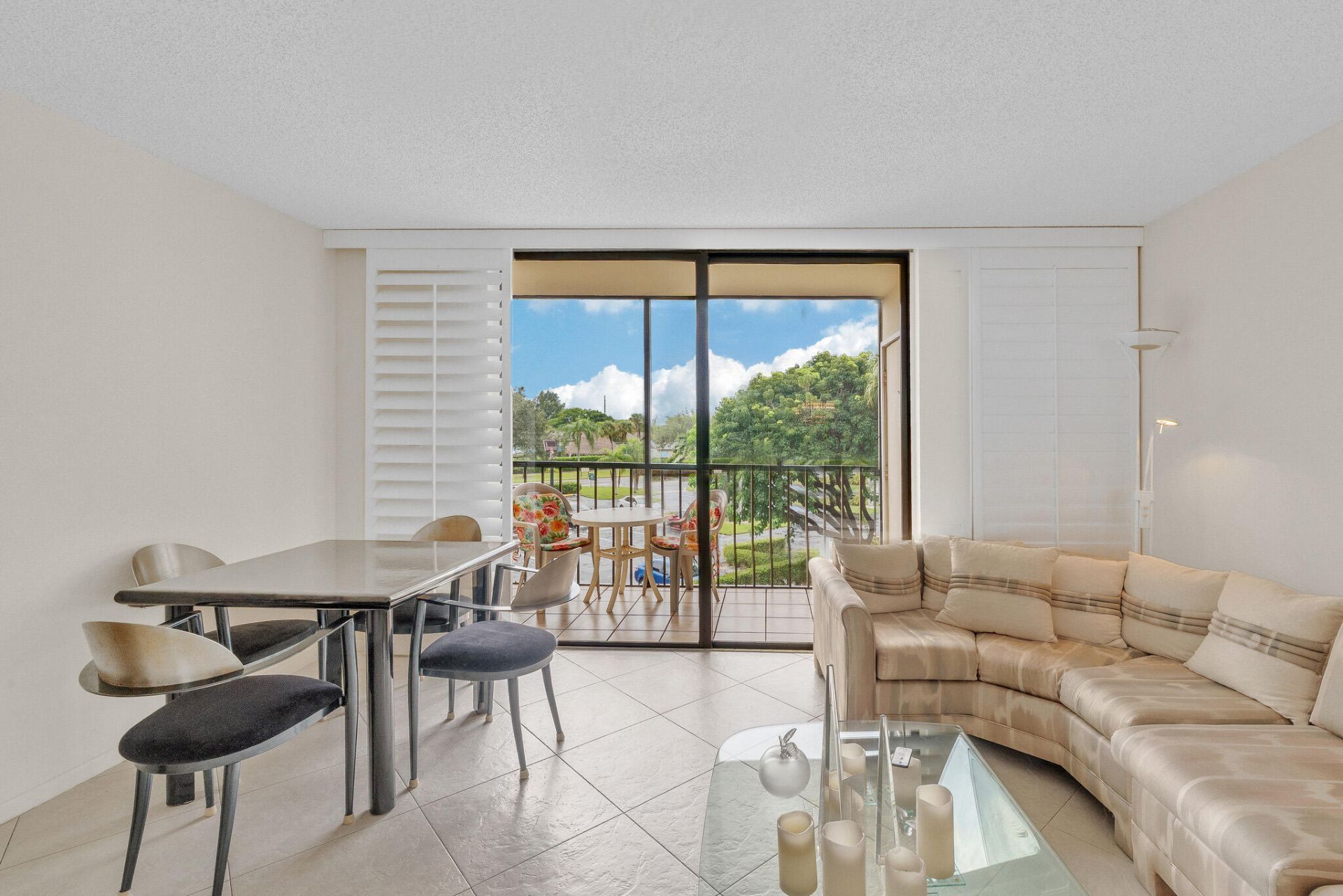 5280 Las Verdes Circle, Unit 320, Delray Beach, FL 33484 Photo