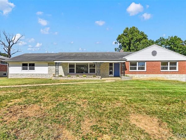 7 Biritz Drive , St Louis, MO 63137
