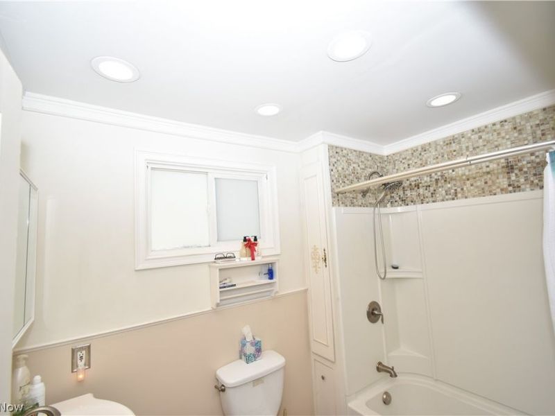 3923 Robert Avenue, Cleveland, OH 44109 Photo 28