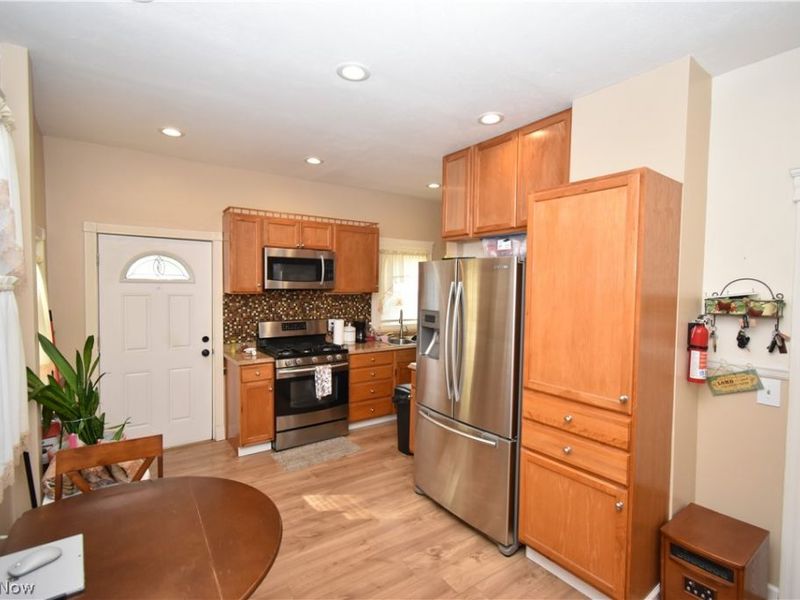 3923 Robert Avenue, Cleveland, OH 44109 Photo 4