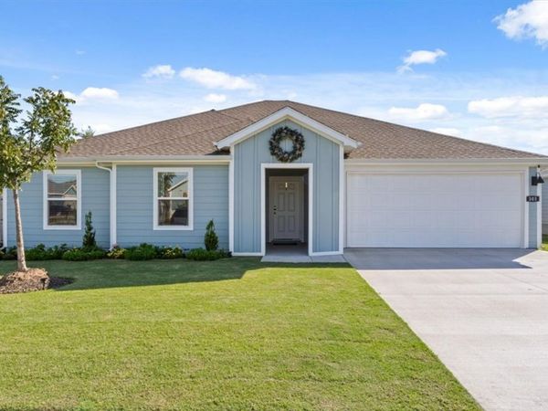 303 Seville Street , Siloam Springs, AR 72761