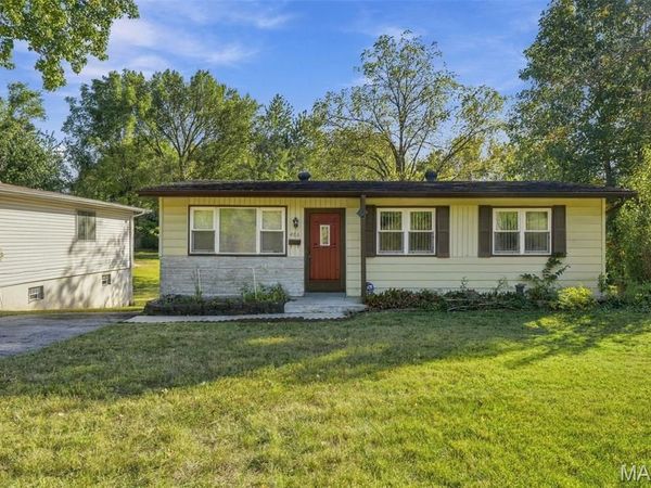486 Scenic Drive , St Louis, MO 63137