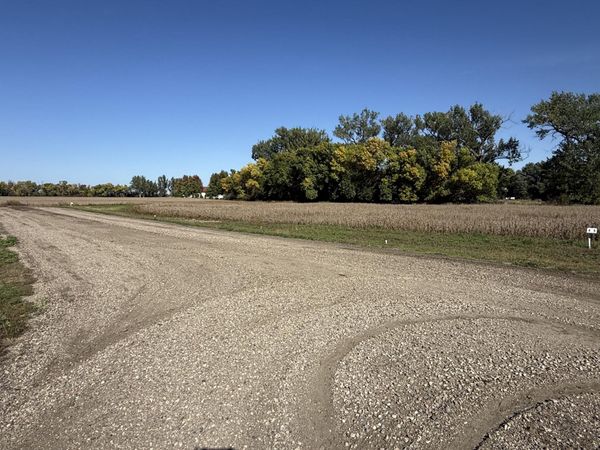 2395 Howling Woods Lane, Aberdeen, SD 57401