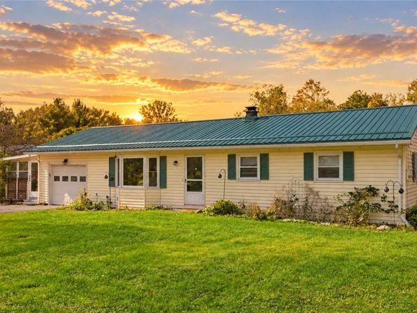9378 Clipnock Road, Stafford, NY 14143