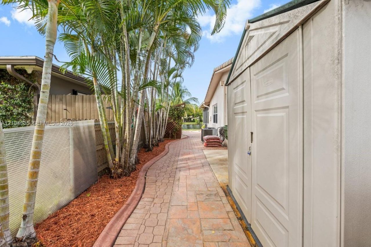 11031 NW 22nd St, Pembroke Pines, FL 33026 Photo