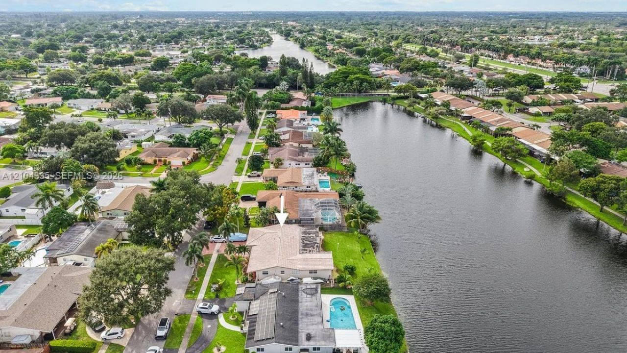 11031 NW 22nd St, Pembroke Pines, FL 33026 Photo