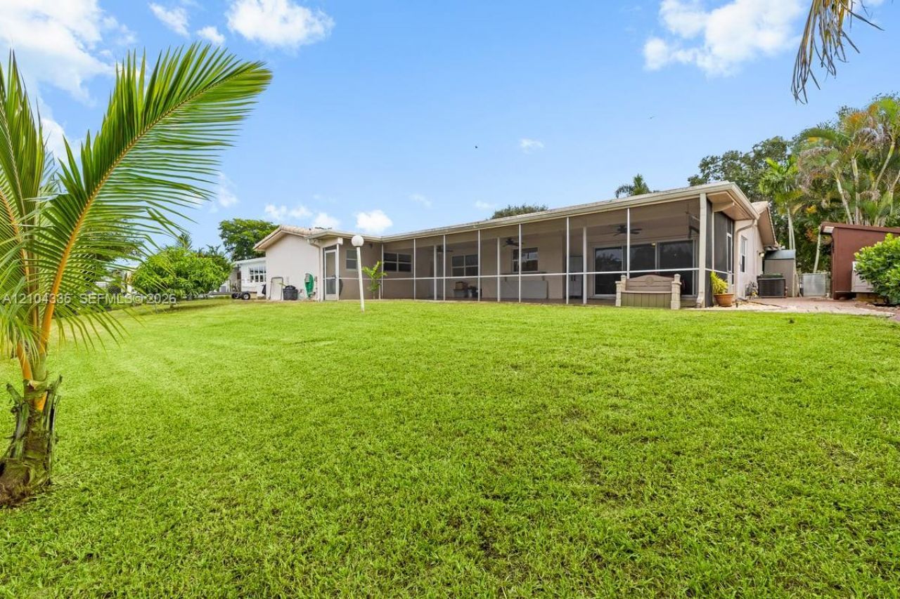 11031 NW 22nd St, Pembroke Pines, FL 33026 Photo