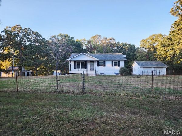 2699 Highway C , Bourbon, MO 65441