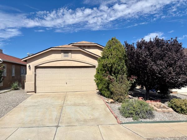 6131 Stargazer Avenue NW, Albuquerque, NM 87114