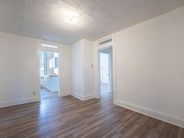 7 Main St, Newton, NJ 07860