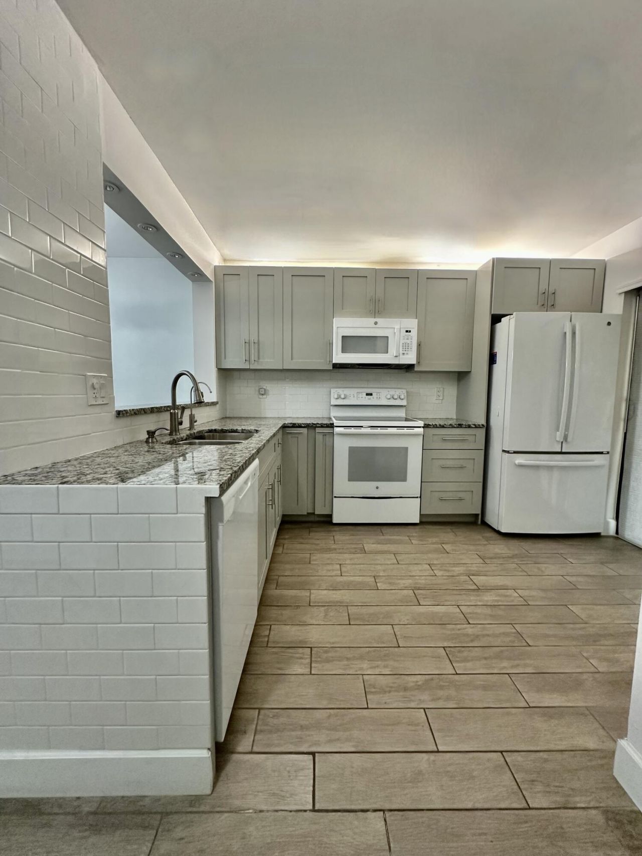 351 Club Circle, Unit 108, Boca Raton, FL 33487 Photo