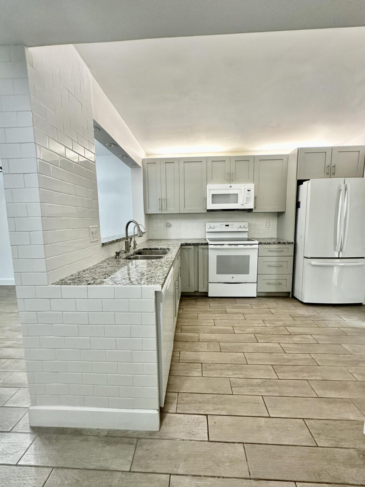 351 Club Circle, Unit 108, Boca Raton, FL 33487 Photo