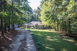 138 Erica Court  photo 4
