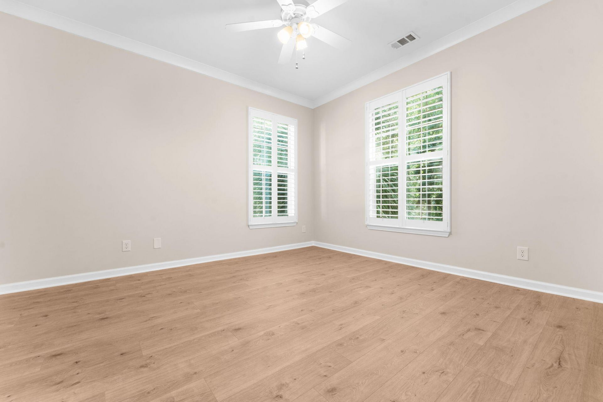 1600 Long Grove Drive Photo 10