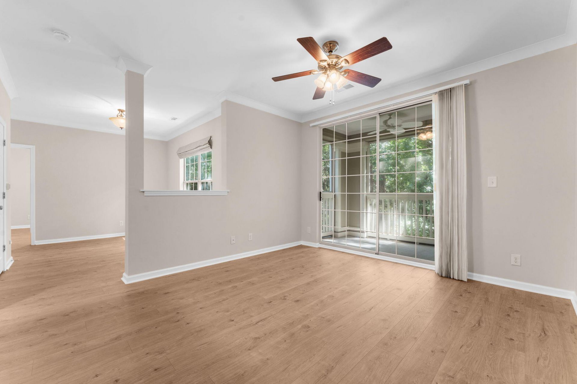 1600 Long Grove Drive Photo 11